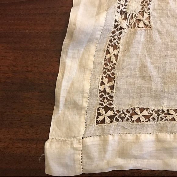 Vintage Table Linen (Linen /Silk) - Picture 3 of 3